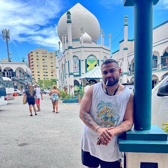 Meet your Posher, Barry - Picture 2 of 2